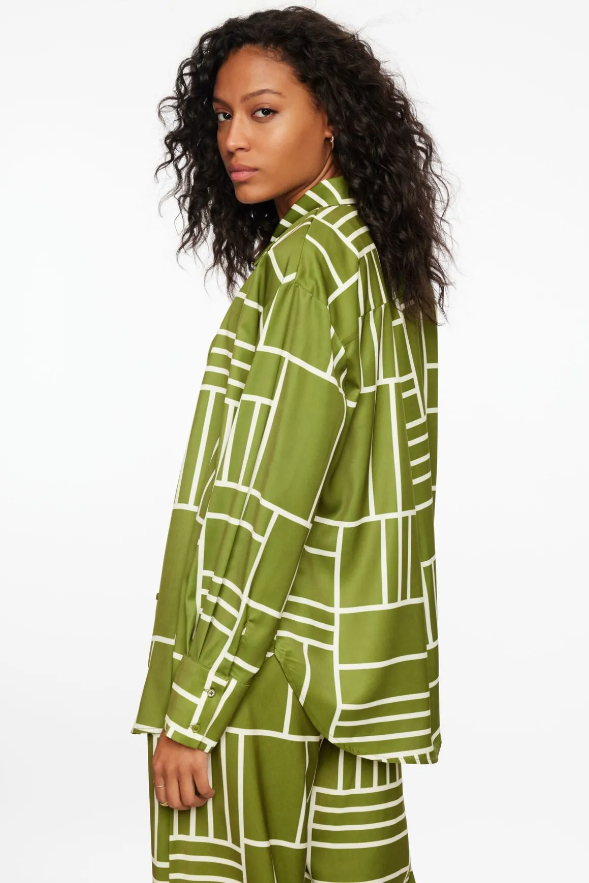 Blouses & Tops | Blouses & Tops-Dynamite Frida Satin Oversized Shirt Green